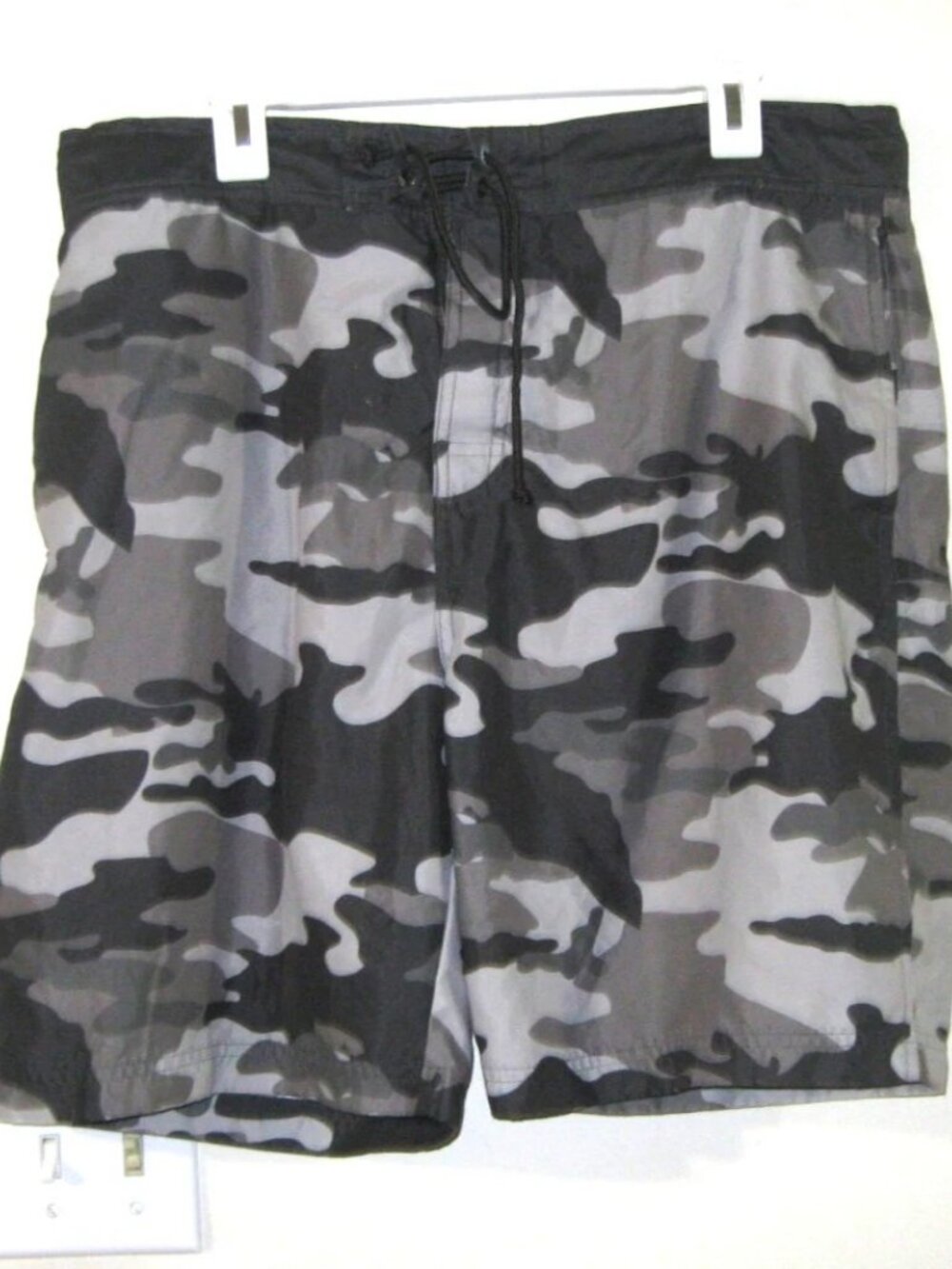 Bass Pro Shops Black/gray Camo Swim Shorts Trunks in size L